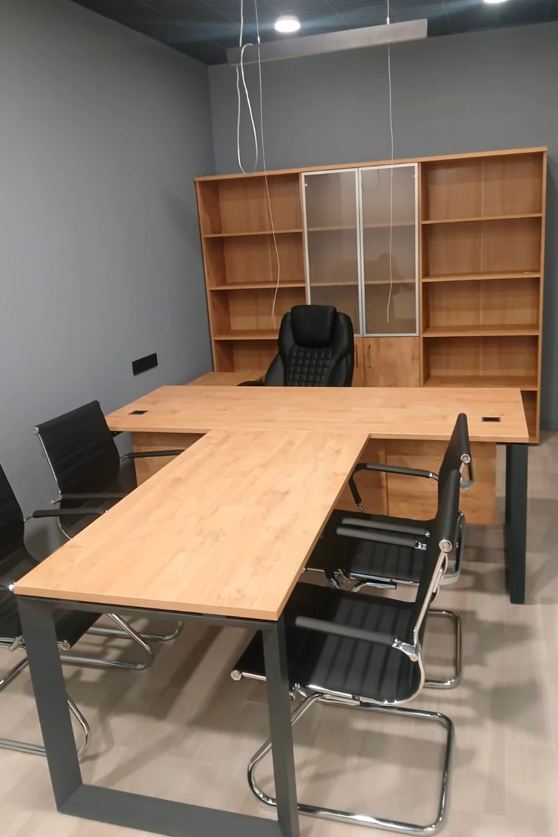 Брифинг-приставка на О-образном м/к 1380x720x750 Onix Direct фото в интерьере 1